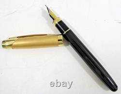 7 Pens in Wood and Glass Display Case 5 Montefiore. Parker, 1 Parade and Refills