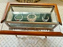 BESPAQ Display Case with Royal Tiaras on Green Velet Dollhouse 112 Miniature