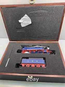 Bachmann 31-250 WD Austerity 2-8-0 No. 400 Limited Edition wood display case