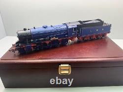 Bachmann 31-250 WD Austerity 2-8-0 No. 400 Limited Edition wood display case