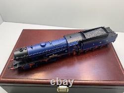 Bachmann 31-250 WD Austerity 2-8-0 No. 400 Limited Edition wood display case