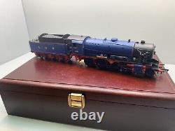 Bachmann 31-250 WD Austerity 2-8-0 No. 400 Limited Edition wood display case