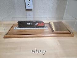 CN Canadian National Railway Award TRAIN SCALE 21 DISPLAY CASE TRACK Locomotive