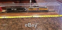 HO Scale 60 Train Display Case with Dual Engine 3-Car Intermodal Container Cars