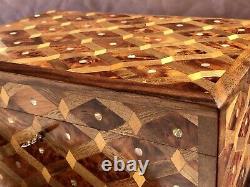 Large lockable thuya wood, jewelry box organizer with key, Keepsake, handmade Box