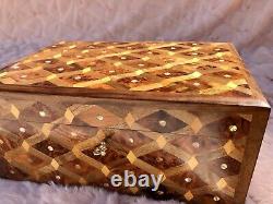 Large lockable thuya wood, jewelry box organizer with key, Keepsake, handmade Box