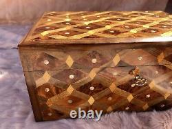 Large lockable thuya wood, jewelry box organizer with key, Keepsake, handmade Box