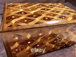 Large lockable thuya wood, jewelry box organizer with key, Keepsake, handmade Box