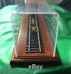 Lionel O Gauge Locomotive Operating Roller Base/ Display Case 34 1/2