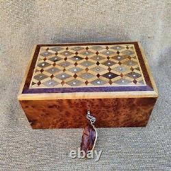 Lockable thuja burl wooden jewelry box organizer with key, keepsake, Gift, Wedding