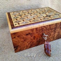 Lockable thuja burl wooden jewelry box organizer with key, keepsake, Gift, Wedding