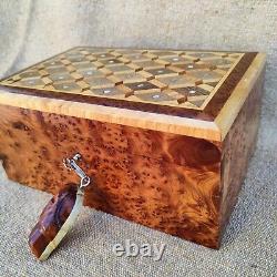 Lockable thuja burl wooden jewelry box organizer with key, keepsake, Gift, Wedding