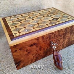 Lockable thuja burl wooden jewelry box organizer with key, keepsake, Gift, Wedding