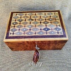 Lockable thuja burl wooden jewelry box organizer with key, keepsake, Gift, Wedding