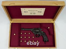 PISTOL GUN PRESENTATION CUSTOM DISPLAY CASE BOX for WEBLEY & SCOTT Mk IV cal. 38