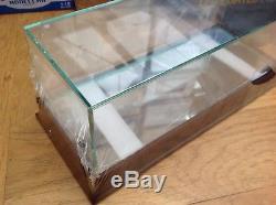 TRIPLE 9 18001 Display case wooden base with mirror top surface, glass top 118