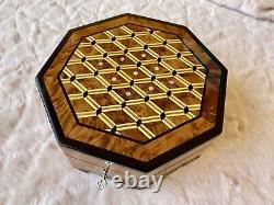 Thuja wood jewelry box rounded Wooden, Keepsake box diamond pattern, jewelry