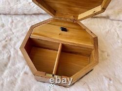 Thuja wood jewelry box rounded Wooden, Keepsake box diamond pattern, jewelry