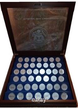 U. S. PRESIDENTIAL SILVER COMMEMORATIVES 44 Coin Wood Display Case Danbury Mint