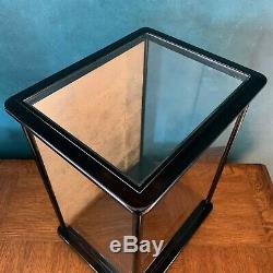 VINTAGE 1970's GLASS & WOOD DOLL DISPLAY CASE BLACK LACQUER GOLD BACK 17 TALL