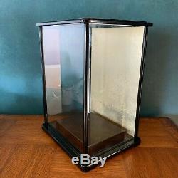 VINTAGE 1970's GLASS & WOOD DOLL DISPLAY CASE BLACK LACQUER GOLD BACK 17 TALL