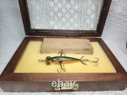 VINTAGE SHAKESPEARE #33 LURE SEE THRU HARDWARE WithWOOD DOVE TAIL BOX-DISPLAY CASE VINTAGE SHAKESPEARE #33 LURE SEE THRU HARDWARE WithWOOD DOVE TAIL BOX-DISPLAY CASE