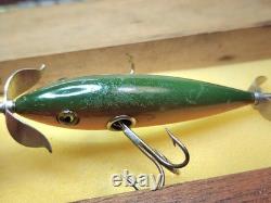 VINTAGE SHAKESPEARE #33 LURE SEE THRU HARDWARE WithWOOD DOVE TAIL BOX-DISPLAY CASE