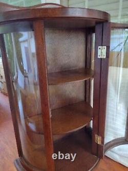 VINTAGE WOOD/GLASS OVAL SHAPE DISPLAY CASE With2 SHELVES