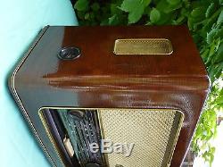 Vintage 1950s EKCO A704 MW SW Quality Large Wood Case Valve Radio, Display FAB
