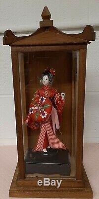 Vintage Japanese Geisha Doll Spinning Music Box With Wood & Glass Display Case 20